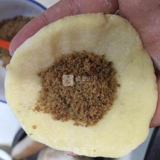 芝麻红糖土豆饼的做法步骤：8