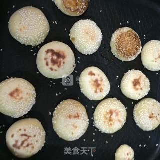 芝麻红糖土豆饼的做法步骤：11
