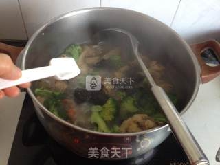 西兰花母鸡汤的做法步骤：8