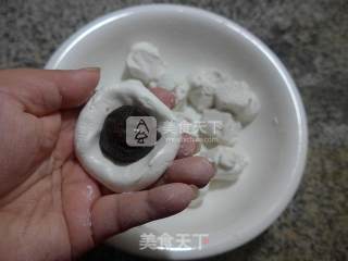 豆沙馅芝麻糯米饼的做法步骤：5