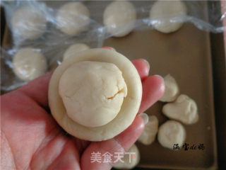 美味蛋黄酥的做法步骤：4
