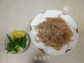 椒味葱香白虾的做法步骤：1