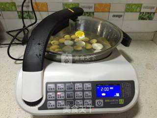 马蹄粟米腊鸡汤的做法步骤：3