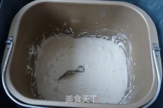 竹碳蒜香金枪鱼包的做法步骤：2