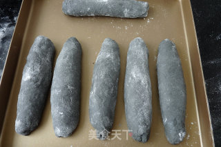 竹碳蒜香金枪鱼包的做法步骤：9