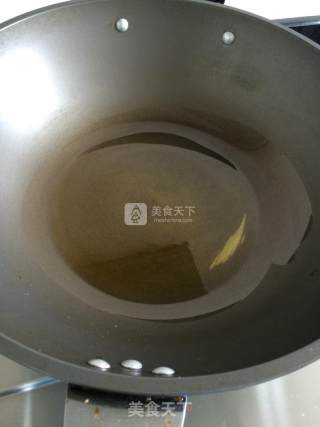炸猪皮炒木耳的做法步骤：3