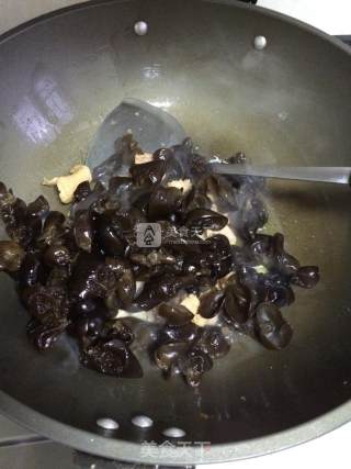 木耳炒瘦肉的做法步骤：5