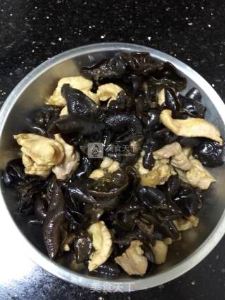 木耳炒瘦肉的做法步骤：7