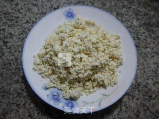 黄花菜雪菜炒老豆腐的做法步骤：3