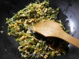 黄花菜雪菜炒老豆腐的做法步骤：4