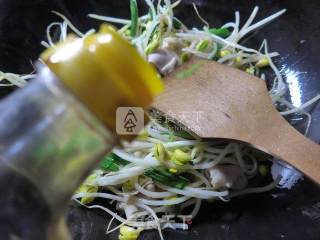 鹅肠炒黄豆芽的做法步骤：5
