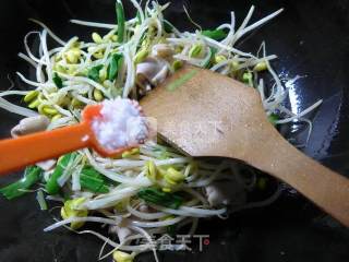 鹅肠炒黄豆芽的做法步骤：6