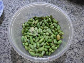 青黄豆玉米肉骨汤的做法步骤：2
