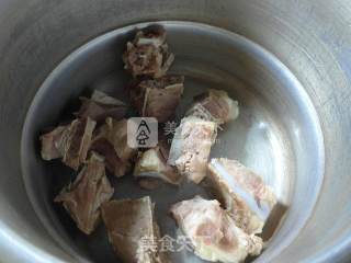青黄豆玉米肉骨汤的做法步骤：3