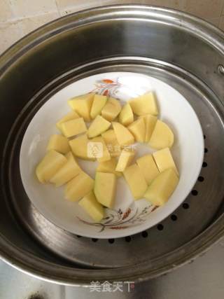 快手肉酱饭薯堡的做法步骤：1