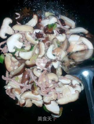 香菇肉丝菠菜面的做法步骤：4