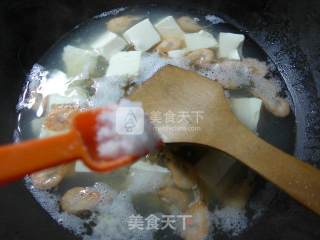 咸味虾花螺豆腐汤的做法步骤：6