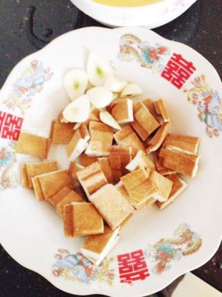 冬笋炒豆干儿的做法步骤：2