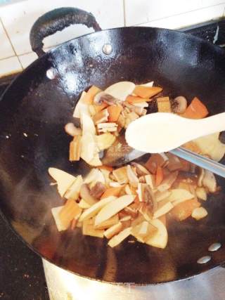 冬笋炒豆干儿的做法步骤：11