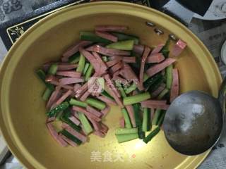 黄瓜炒火腿的做法步骤：3