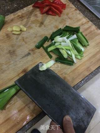 回锅肉的做法步骤：2