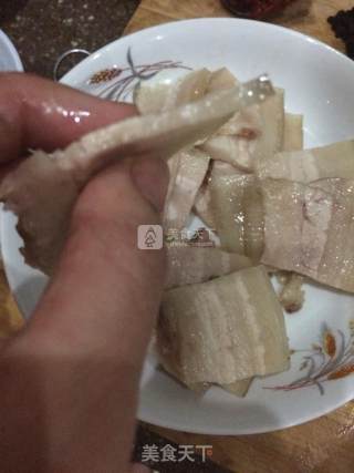 回锅肉的做法步骤：4