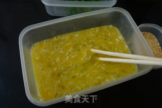 白饭鱼奶酪煎蛋的做法步骤：2