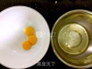 柠香戚风的做法步骤：2