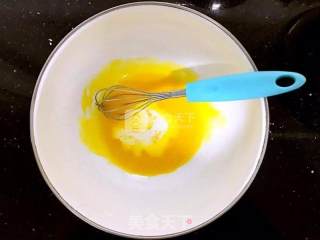 柠香戚风的做法步骤：3