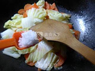 胡萝卜炒白菜的做法步骤：6