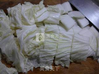 牛肉酱白菜炒年糕的做法步骤：2