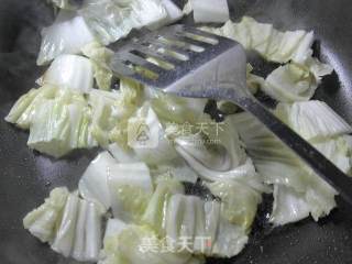 牛肉酱白菜炒年糕的做法步骤：3