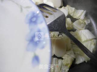 牛肉酱白菜炒年糕的做法步骤：4