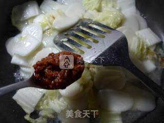 牛肉酱白菜炒年糕的做法步骤：6