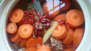 胡萝卜石斛排骨清淡养生汤的做法步骤：6