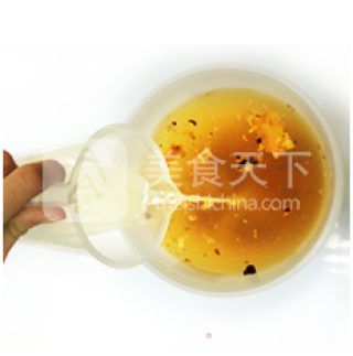 土茯苓鲜酿酵素的做法步骤：4