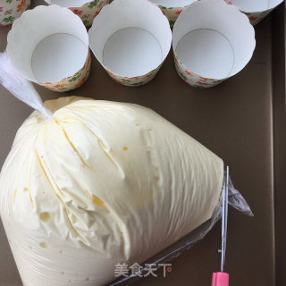 超松软纸杯戚风蛋糕的做法步骤：15