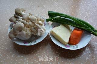 菌菇汤的做法步骤：1