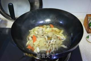 菌菇汤的做法步骤：3