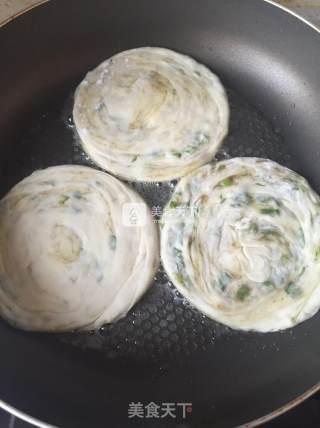 酥脆葱油饼的做法步骤：10