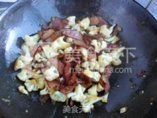 花菜炒腊肉的做法步骤：6