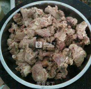 红酒土豆焖牛腩的做法步骤：4
