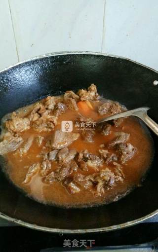 红酒土豆焖牛腩的做法步骤：16