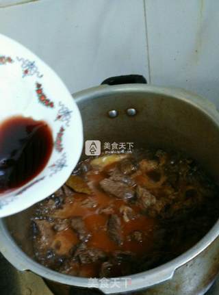 红酒土豆焖牛腩的做法步骤：17