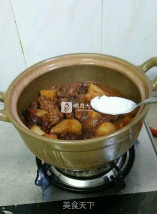 红酒土豆焖牛腩的做法步骤：21