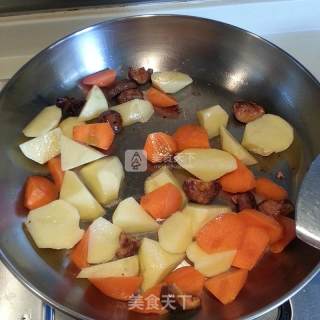 红烧土豆的做法步骤：2