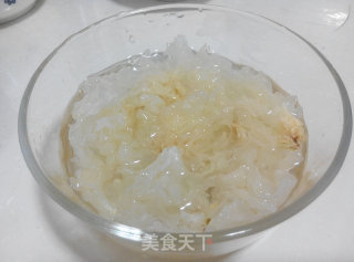 美容养颜靓汤——木瓜银耳糖水的做法步骤：2