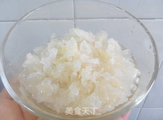 美容养颜靓汤——木瓜银耳糖水的做法步骤：4