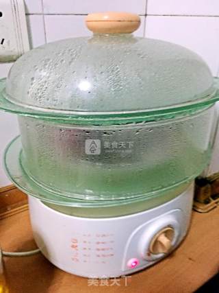 豉香青椒炒香肠的做法步骤：2
