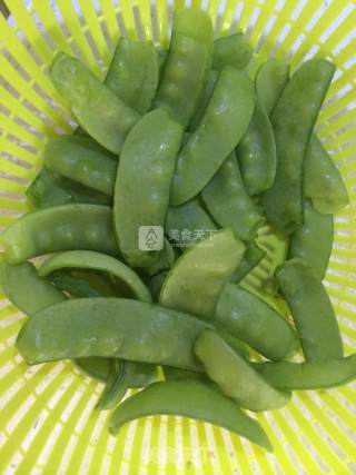 荷兰豆炒蛋的做法步骤：1